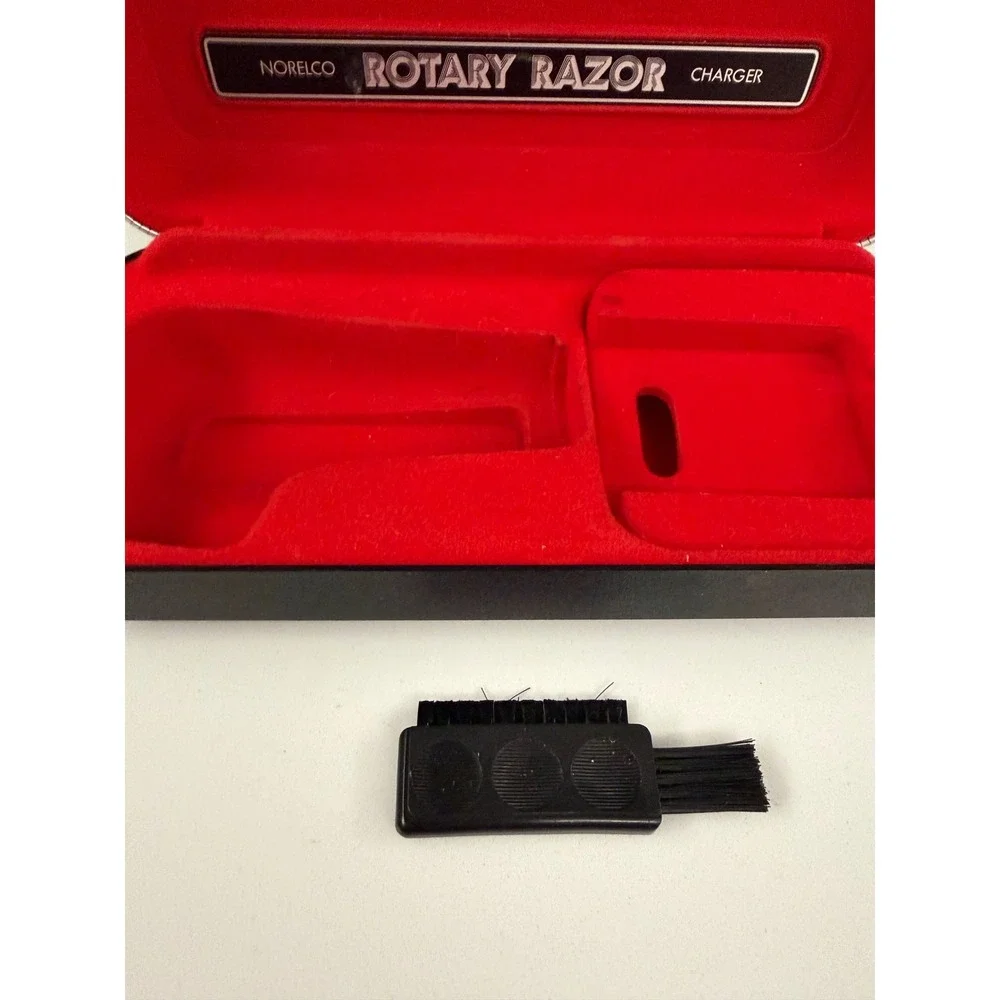 Vintage Norelco Rotary Razor Tripleheader Shaver HP 1308 Black with Case Cord